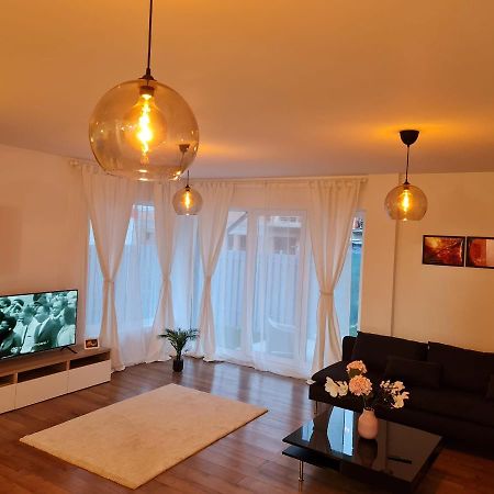 Galaxy Residence Villa 奥托佩尼 外观 照片