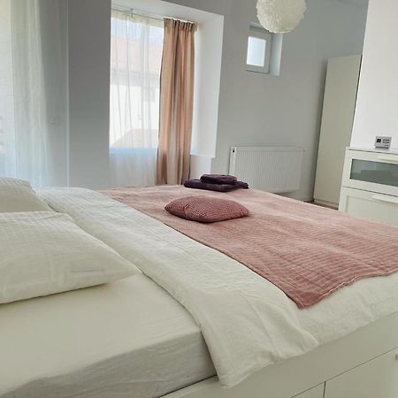Galaxy Residence Villa 奥托佩尼 外观 照片