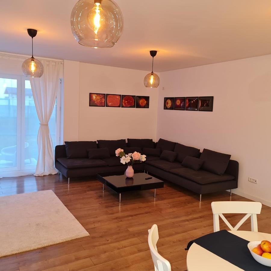 Galaxy Residence Villa 奥托佩尼 外观 照片
