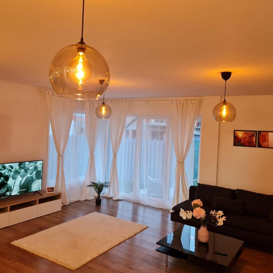 Galaxy Residence Villa 奥托佩尼 外观 照片