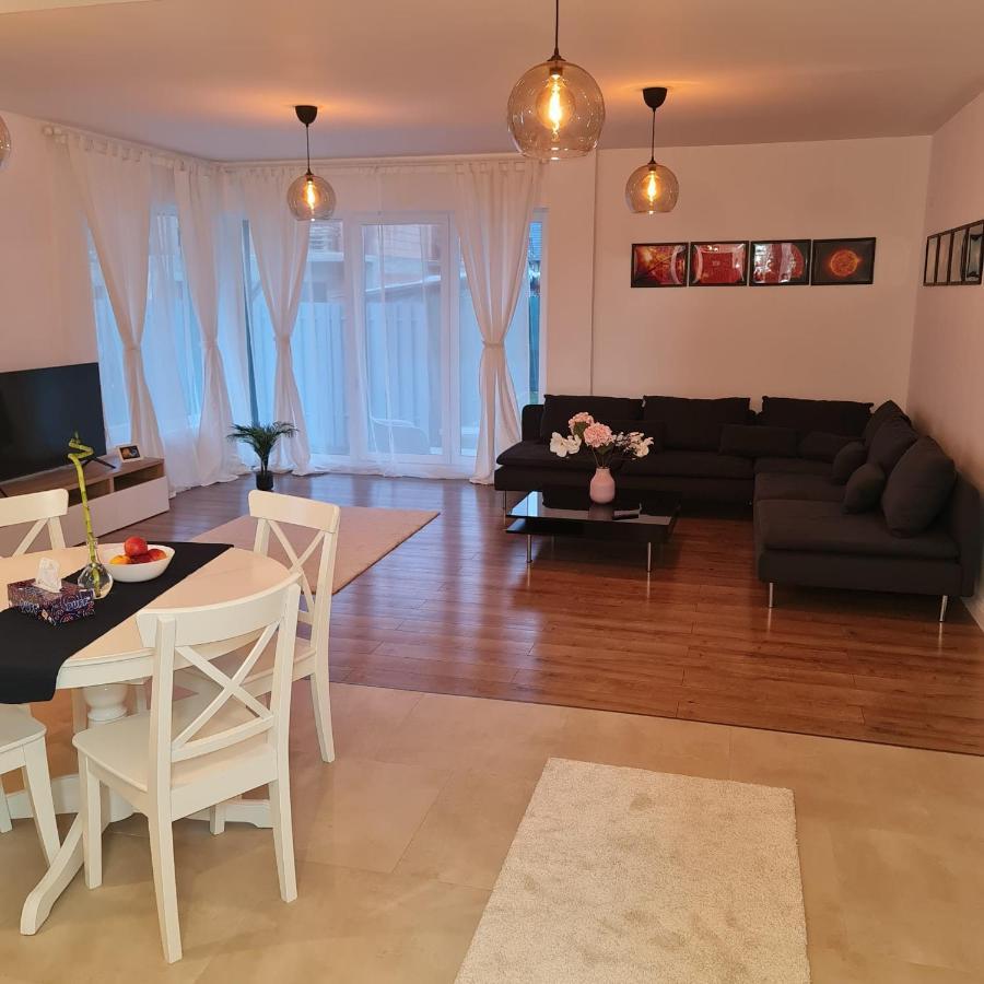 Galaxy Residence Villa 奥托佩尼 外观 照片