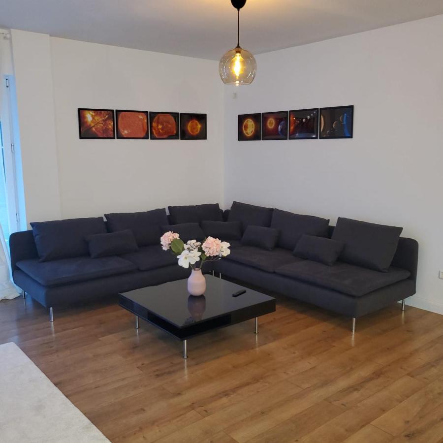 Galaxy Residence Villa 奥托佩尼 外观 照片