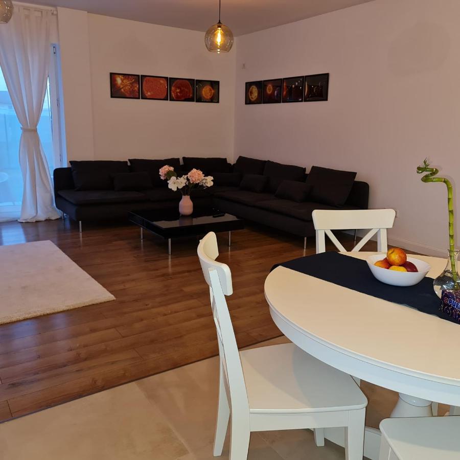 Galaxy Residence Villa 奥托佩尼 外观 照片