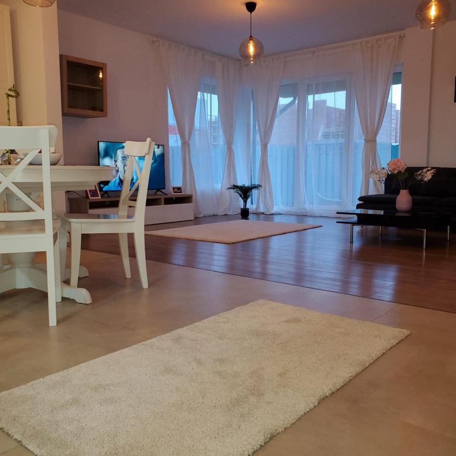 Galaxy Residence Villa 奥托佩尼 外观 照片