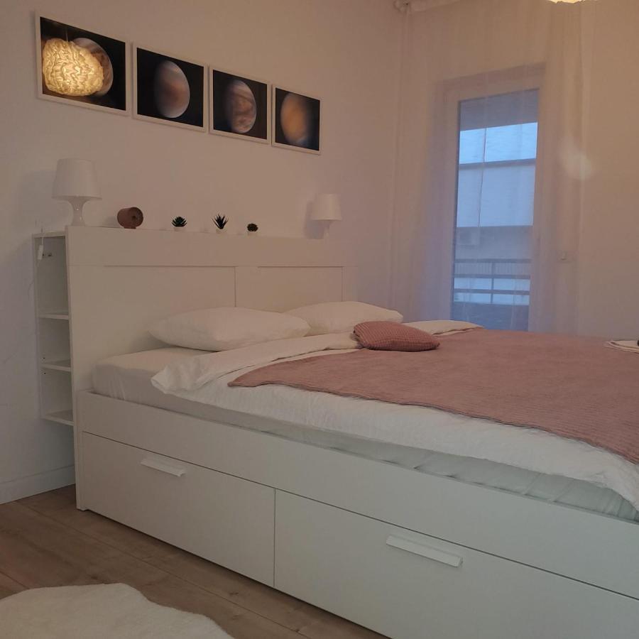 Galaxy Residence Villa 奥托佩尼 外观 照片